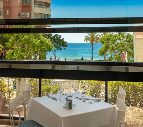 Breakfast, lunch, dinner served; international cuisine, ocean views 