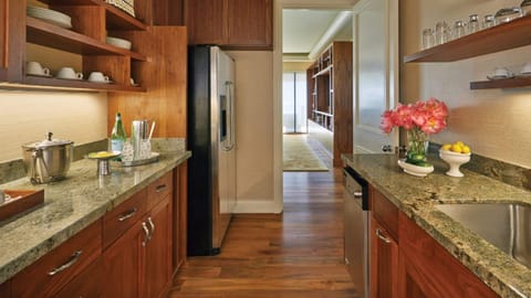 Maile Three-Bedroom Presidential Suite | Private kitchen | Fridge, microwave, coffee/tea maker