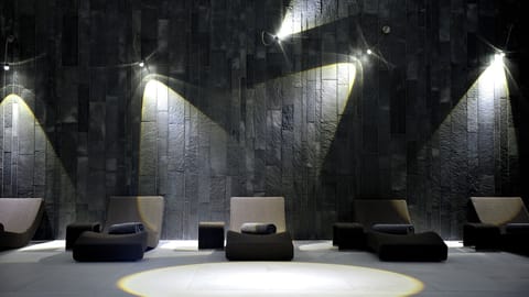 2 indoor pools, seasonal outdoor pool, sun loungers