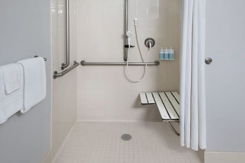 Combined shower/tub, designer toiletries, hair dryer, towels