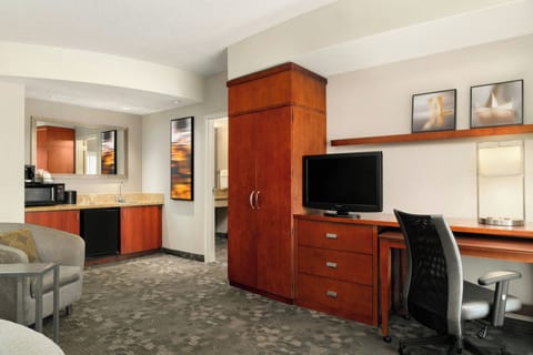 Suite, 1 Bedroom (Mobility Accessible, Roll-In Shower) | Premium bedding, desk, laptop workspace, iron/ironing board