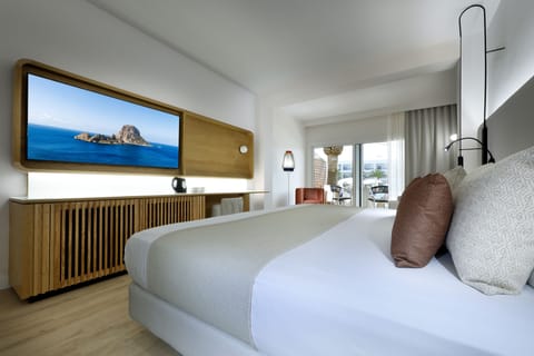 Superior Room, Poolside | Premium bedding, memory foam beds, minibar, in-room safe