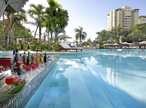 2 outdoor pools, free cabanas, pool umbrellas