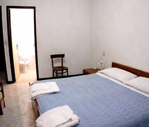 Double Room | Desk, free WiFi