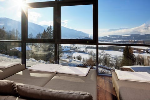Couples treatment rooms, sauna, hot tub, steam room, body treatments