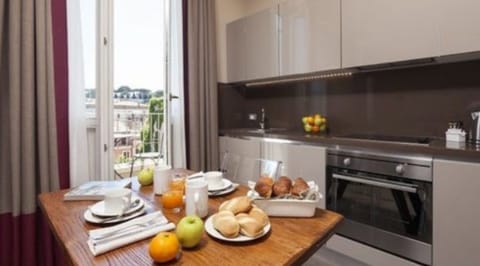 Superior Studio, Balcony | Private kitchen | Fridge, microwave, oven, stovetop