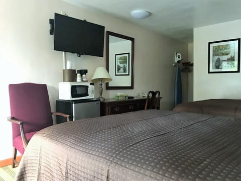 Standard Double Room | Desk, iron/ironing board, rollaway beds, free WiFi
