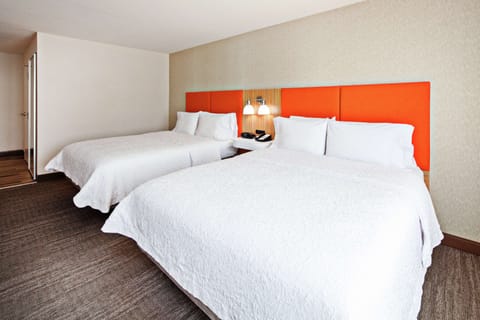 Premium bedding, in-room safe, desk, laptop workspace