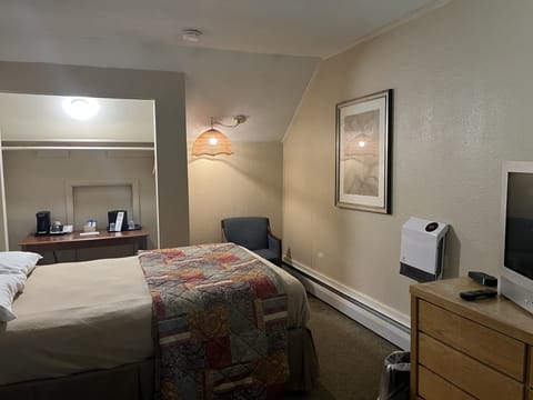Economy Room - Non-Pet Friendly | 1 bedroom, desk, iron/ironing board, free WiFi
