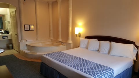 Suite, 1 King Bed, Jetted Tub | Desk, free WiFi, bed sheets, wheelchair access