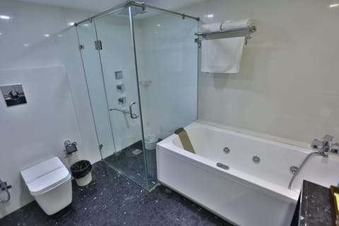 Standard Double Room, Smoking | Bathroom | Combined shower/tub, free toiletries, bathrobes, slippers