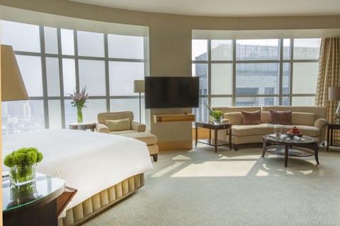 Executive Suite, 1 Bedroom | Premium bedding, down comforters, minibar, in-room safe