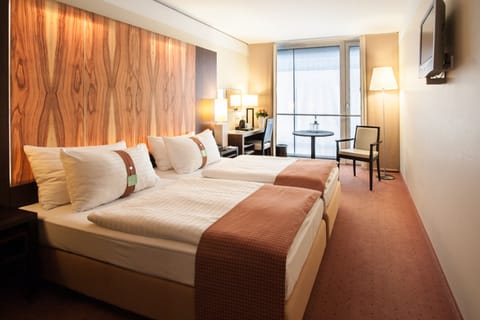 Standard Room, 2 Twin Beds | Hypo-allergenic bedding, in-room safe, desk, blackout drapes