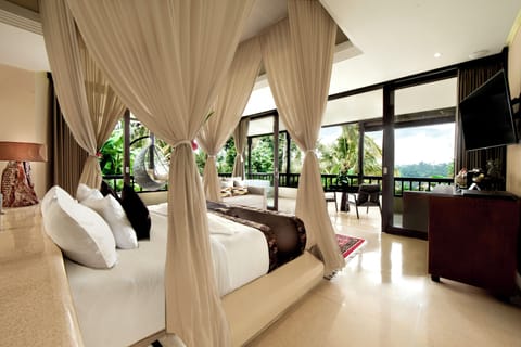 Villa Panoramic Corner Jacuzzi Suite | Egyptian cotton sheets, premium bedding, minibar, in-room safe