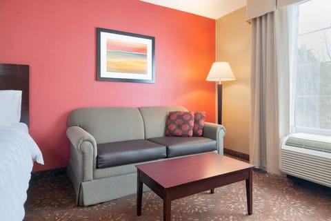 Premium Room, 1 King Bed | Premium bedding, pillowtop beds, in-room safe, desk