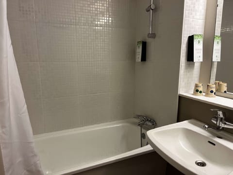 Combined shower/tub, eco-friendly toiletries, hair dryer, towels