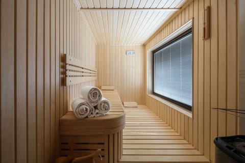 Suite (Wellness Sauna) | Bathroom | Separate tub and shower, rainfall showerhead, free toiletries