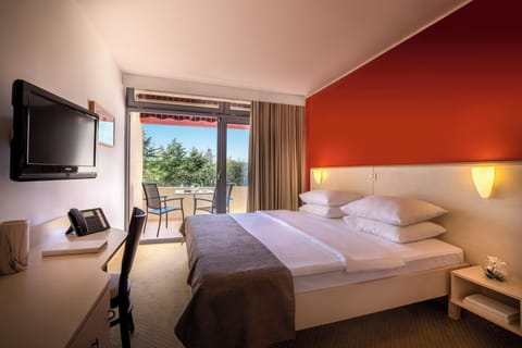 Room for 2 Seaside | Desk, bed sheets