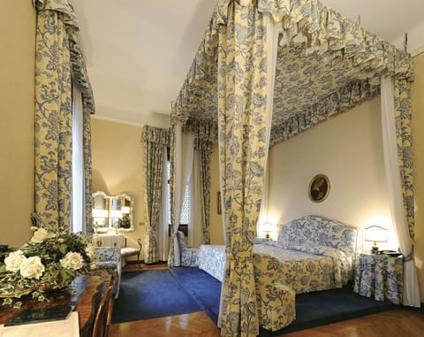 Suite | Minibar, in-room safe, desk, iron/ironing board