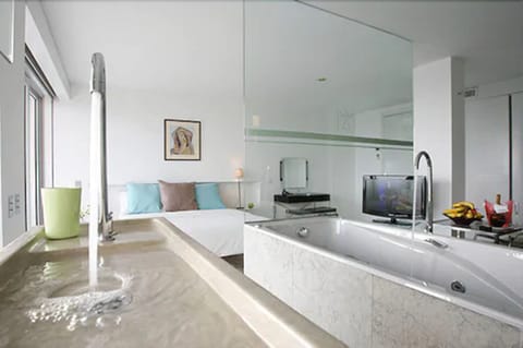 Junior Suite | Deep soaking bathtub