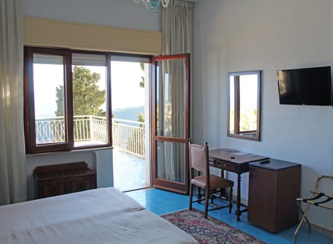 Double or Twin Room, Balcony, Sea View | Minibar, in-room safe, desk, cribs/infant beds