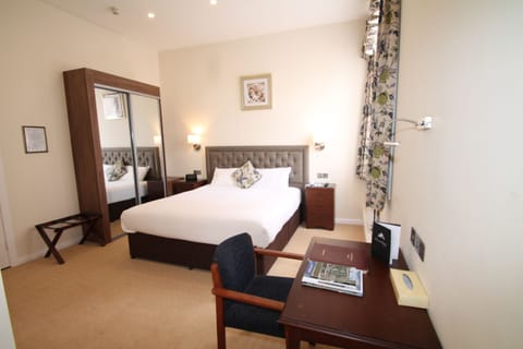 Superior Room | Desk, laptop workspace, iron/ironing board, free WiFi