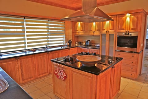 Presidential Villa | Private kitchen