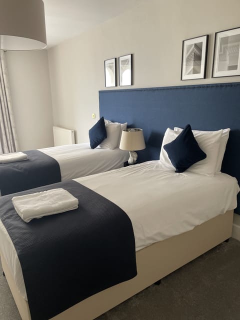 Standard Twin Room | Desk, iron/ironing board, free WiFi, bed sheets