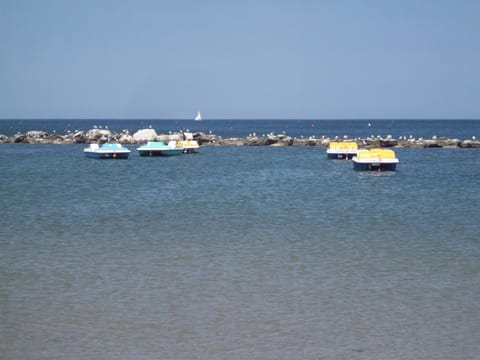 Beach nearby, beach cabanas, sun loungers, beach umbrellas