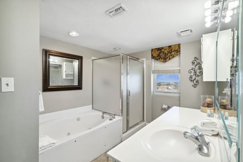 Condo, 2 Bedrooms, Beach View (Pelican 2001) | Bathroom | Deep soaking tub, towels