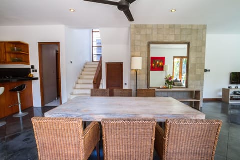 Villa, 5 Bedrooms, Private Pool | In-room dining