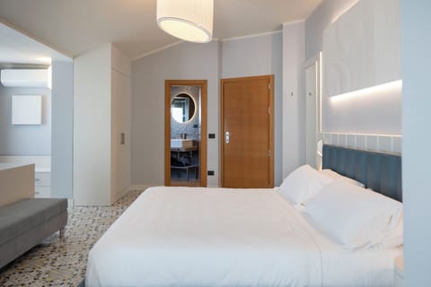 Junior Studio Suite, Sea Facing | Minibar, in-room safe, desk, free WiFi