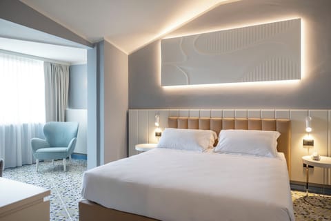 Deluxe Double or Twin Room, Sea View | Minibar, in-room safe, desk, free WiFi