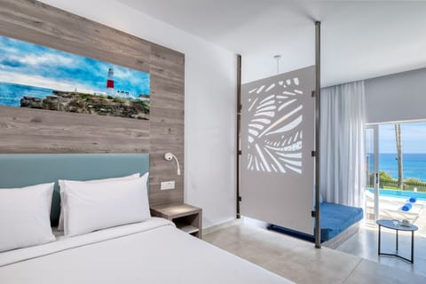 Superior Room Swim Up Sea View | Desk, iron/ironing board, free WiFi, bed sheets