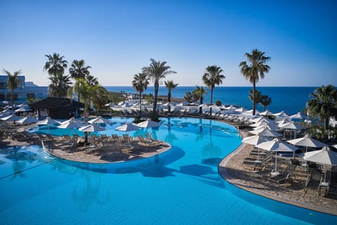 Indoor pool, 4 outdoor pools, pool umbrellas, sun loungers