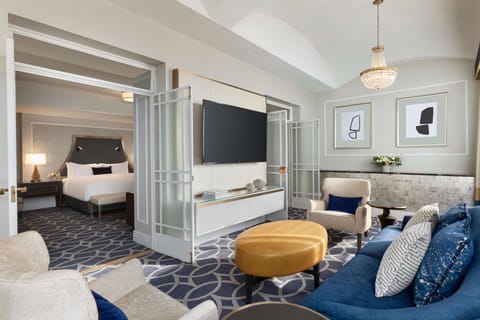 Fairmont Gold, Executive Suite, 1 King Bed | Premium bedding, down comforters, minibar, in-room safe