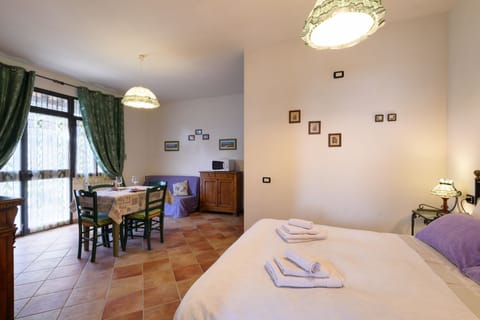 Comfort Room, 2 Double Beds, Kitchenette, Pool View | Egyptian cotton sheets, premium bedding, down comforters, desk