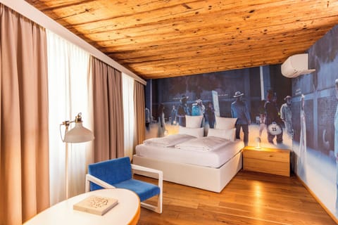 Junior Suite | 1 bedroom, premium bedding, minibar, in-room safe