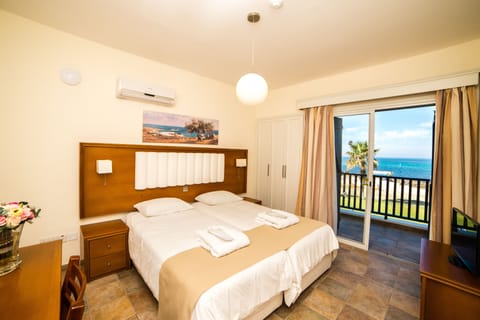 Superior Villa, Sea View | Blackout drapes, iron/ironing board, free WiFi, bed sheets