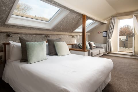 Double or Twin Room with sofa bed | Desk, free WiFi, bed sheets