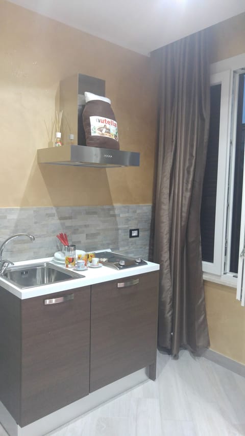 Deluxe Double Room, Kitchenette | Private kitchenette | Electric kettle
