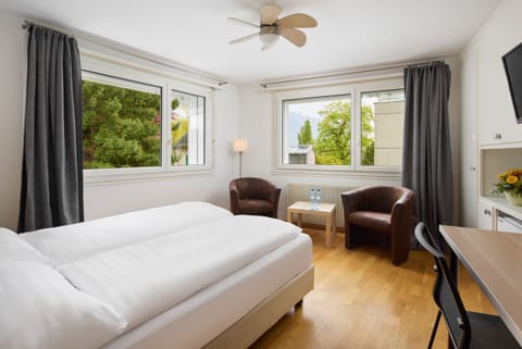 Double Room | Select Comfort beds, in-room safe, soundproofing, free WiFi