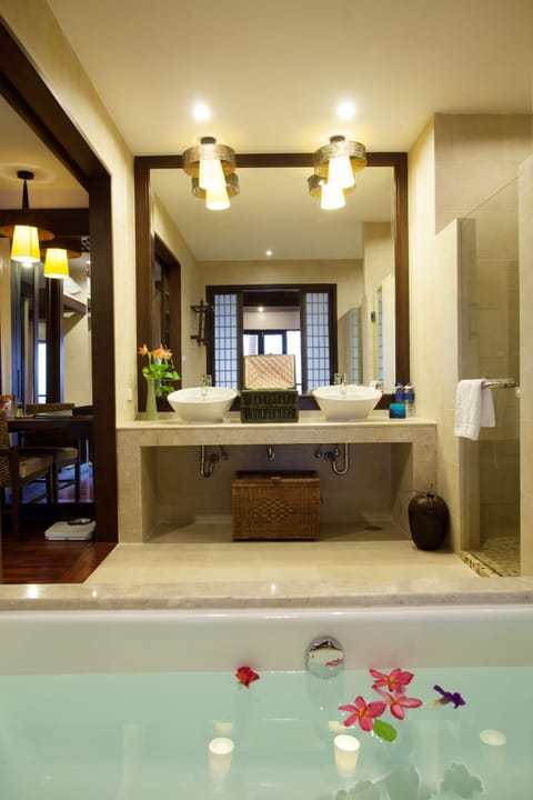 Beachfront Pool Villa | Bathroom | Separate tub and shower, rainfall showerhead, free toiletries