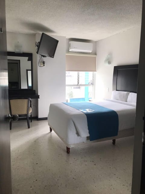 Standard Room, 1 Large Twin Bed | Premium bedding, in-room safe, desk, free WiFi