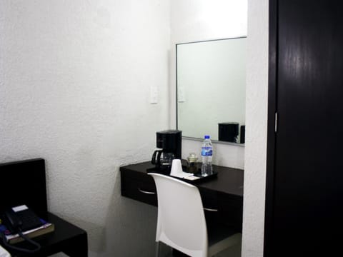 Executive Room, 1 Bedroom | Coffee and/or coffee maker