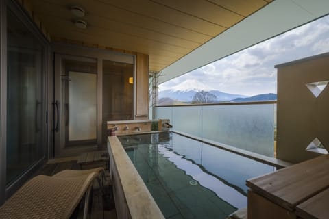 Yuraku Luxury Japanese Style Room with Open Air Bath, Mt.Fuji View[With Yamanshi Wine Lounge Access] | Bathroom | Combined shower/tub, free toiletries, hair dryer, slippers