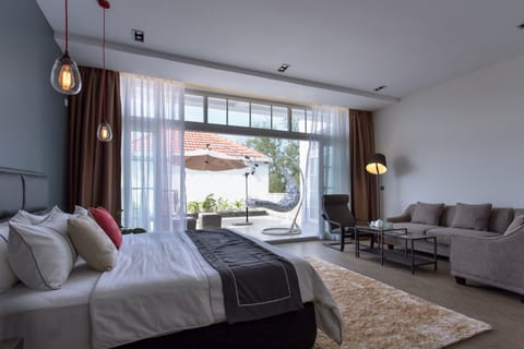 Junior Suite | Premium bedding, Tempur-Pedic beds, minibar, in-room safe