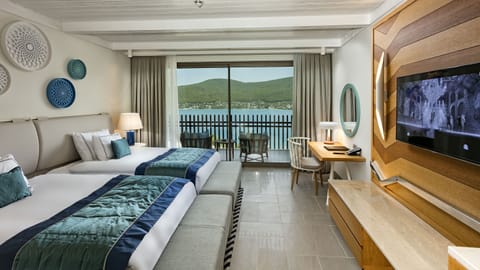 Standard Sea View Room | Premium bedding, free minibar, in-room safe, desk