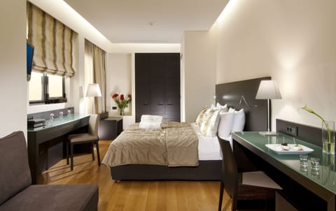 Grand Room | Egyptian cotton sheets, premium bedding, minibar, in-room safe