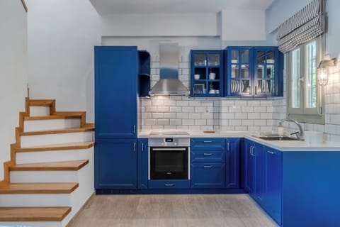 Villa (Blue) | Private kitchen | Full-size fridge, oven, stovetop, dishwasher